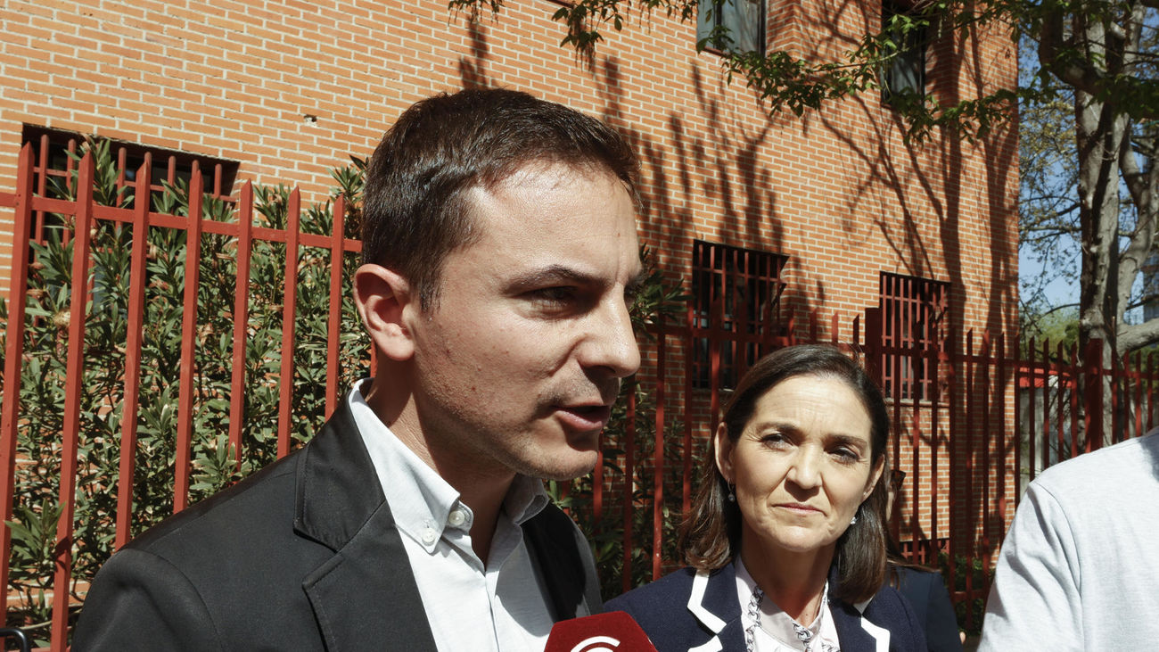 Lobato se compromete a que los empleados púbicos trabajen 35 horas en Madrid