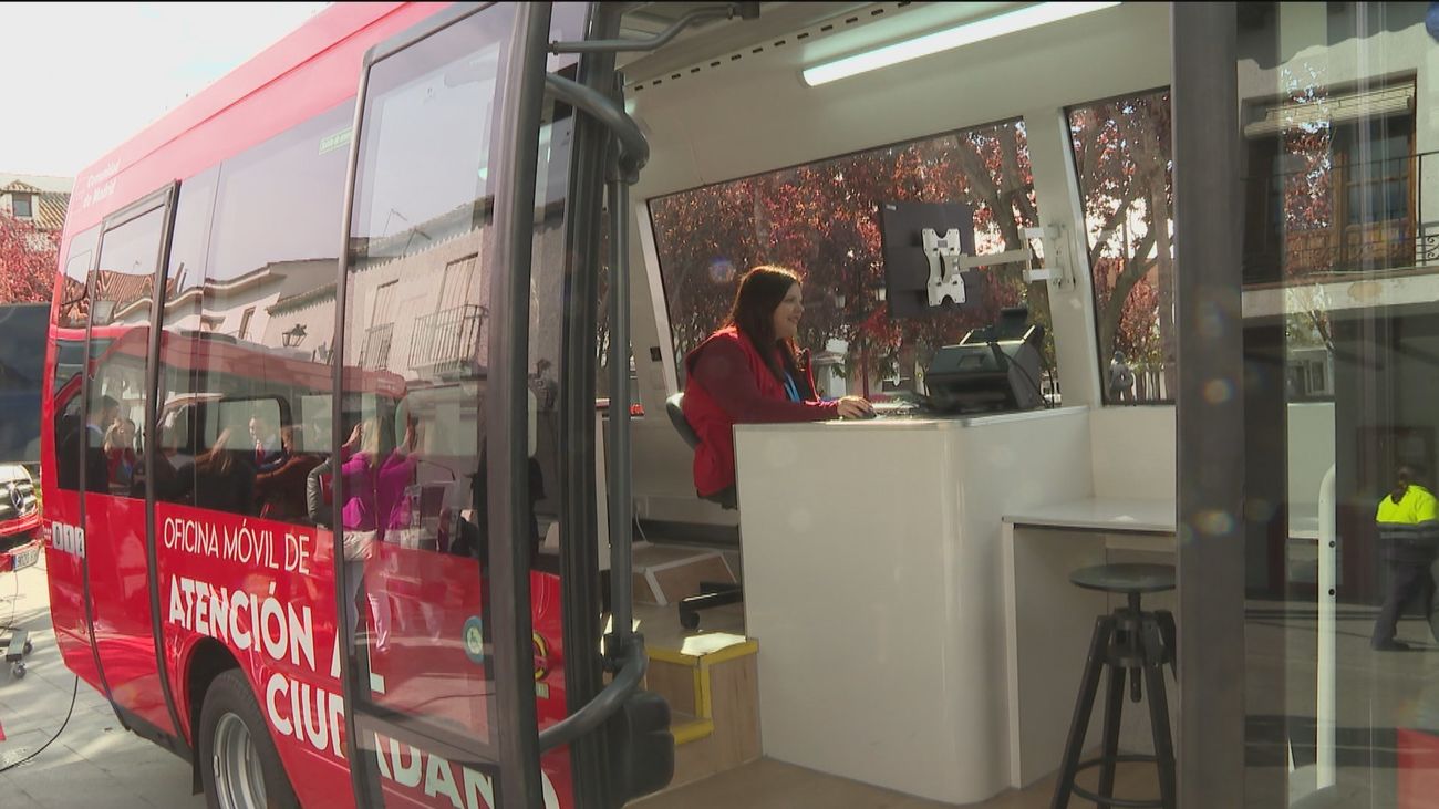 Una oficina móvil para realizar trámites administrativos de la Comunidad de Madrid
