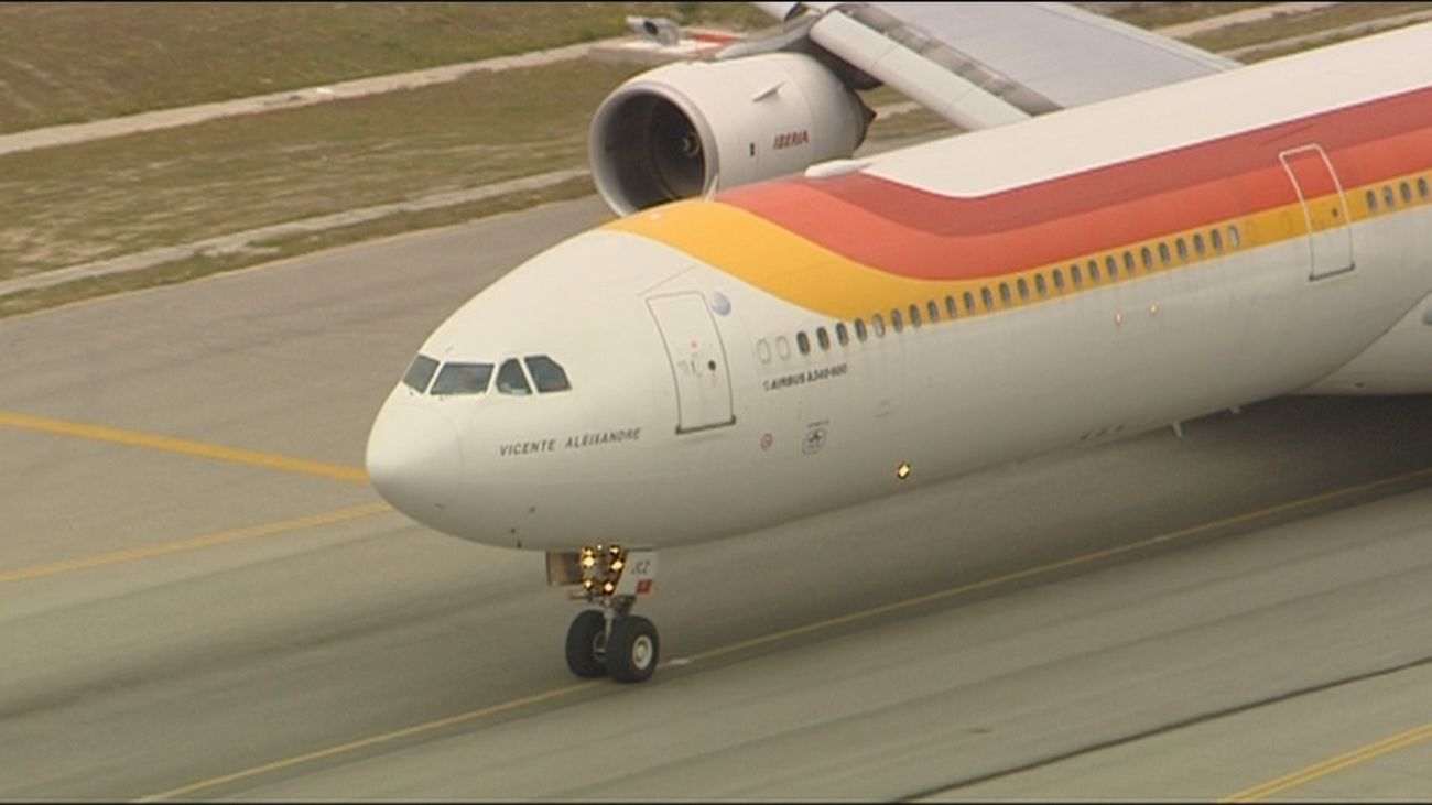 Unidas Podemos plantea prohibir viajar en avión por España si hay posibilidad de hacerlo en tren