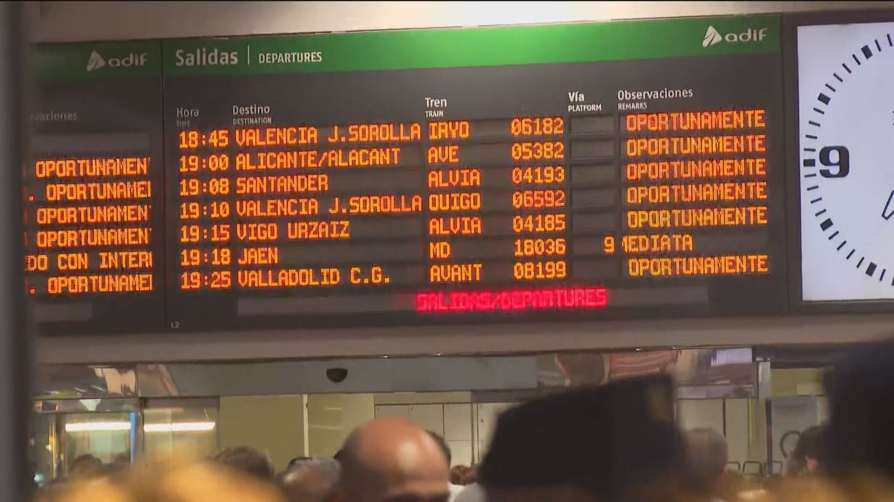 Una avería suspende la circulación de trenes de alta velocidad en Chamartín al comienzo de la Semana Santa