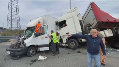 El choque de un camión con una furgoneta en la M-50 provoca un atascazo kilométrico durante 4 horas