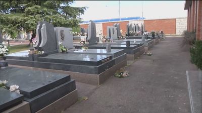 Robo en el cementerio de Carabanchel: se llevan cruces y decoración de 74 tumbas
