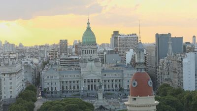 Buenos Aires, ciudad de librerías y templo de Maradona