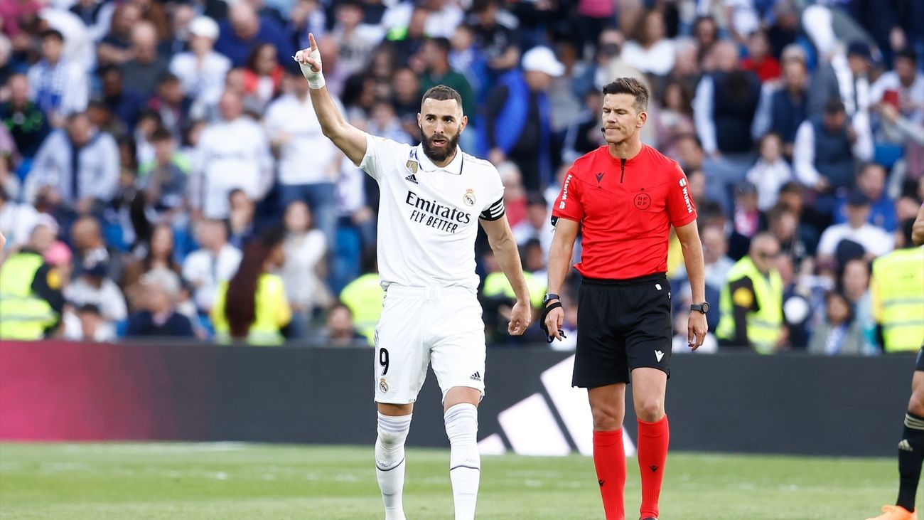 Benzema recarga la moral del Real Madrid tras golear 6-0 al Valladolid