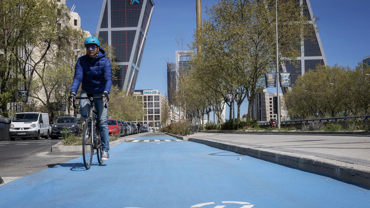 Abierto el primer tramo del carril ciclista de la Castellana