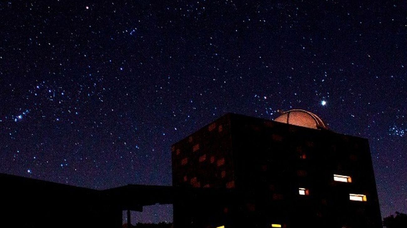 La roca de un asteroide impacta contra la atmósfera y cae en forma de meteorito en Toledo