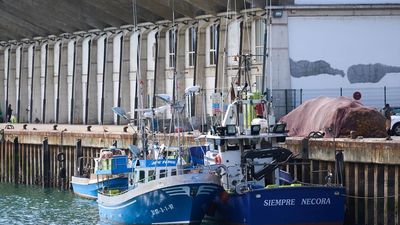Sigue la búsqueda del pescador desaparecido en el naufragio del 'Vilaboa Uno' en Santander