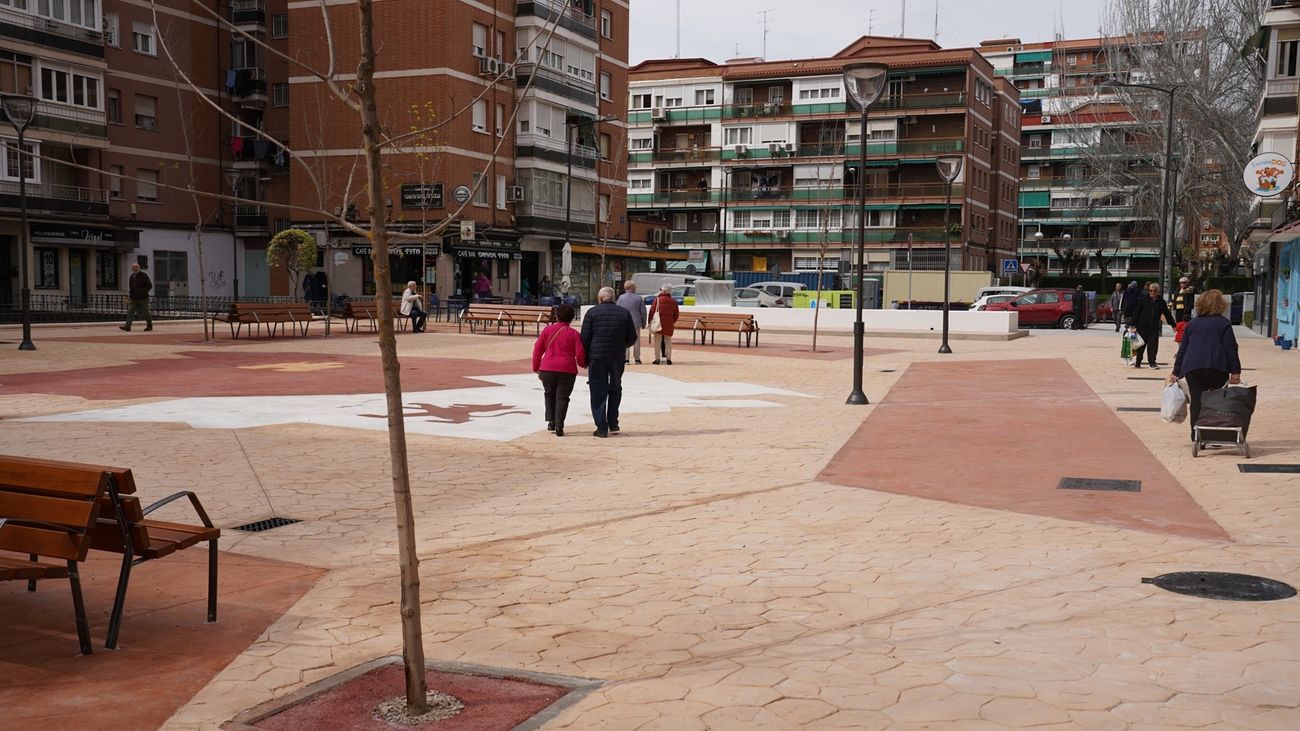 Nueva imagen de la plaza entre las calles Bureba y Rioja del barrio de Zarzaquemada, en Leganés