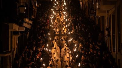Las cofradías toman las calles en el Martes Santo de la Semana Santa española