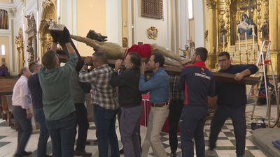 Así ha sido el traslado del Cristo de los Alabarderos hasta el Palacio Real