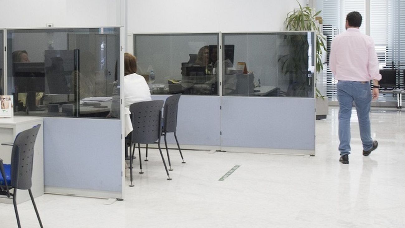 Dos detenidos por suplantar identidades para retirar dinero de bancos