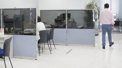 Dos detenidos por suplantar identidades para retirar dinero de bancos