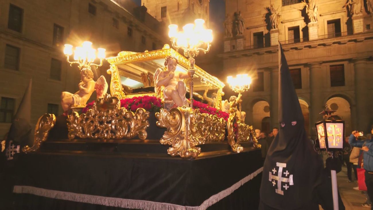 Salida del Santo Sepulcro desde el Patio de Reyes del Monasterio de San Lorenzo de El Escorial