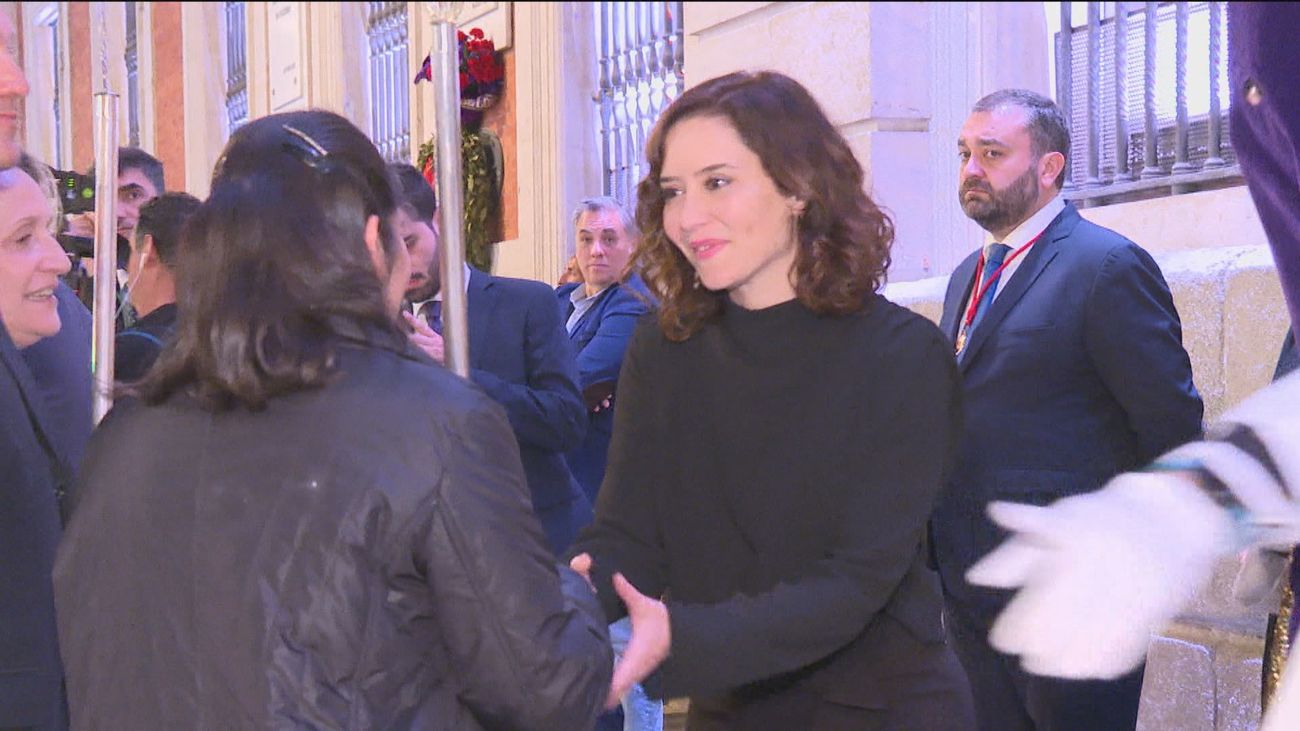 Ayuso recibe al Cristo de los Gitanos