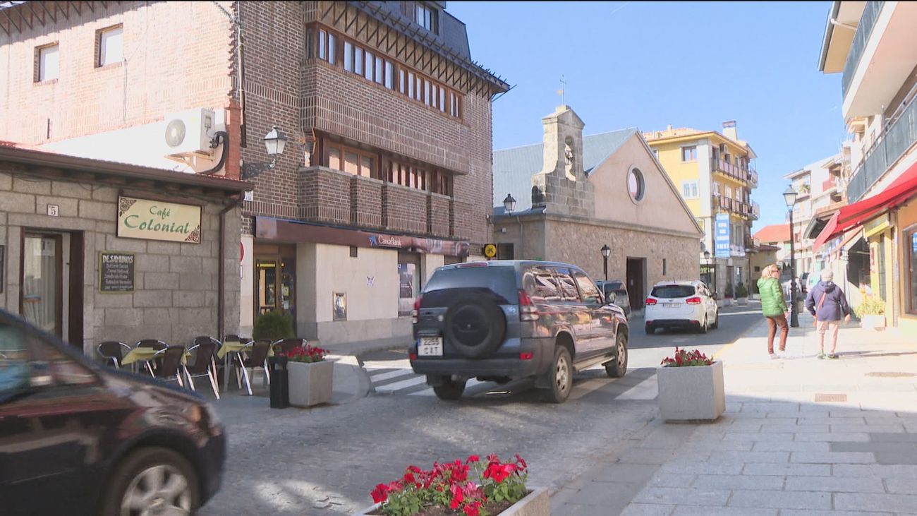 La sierra y los pueblos de Madrid, llenos de turistas por Semana Santa