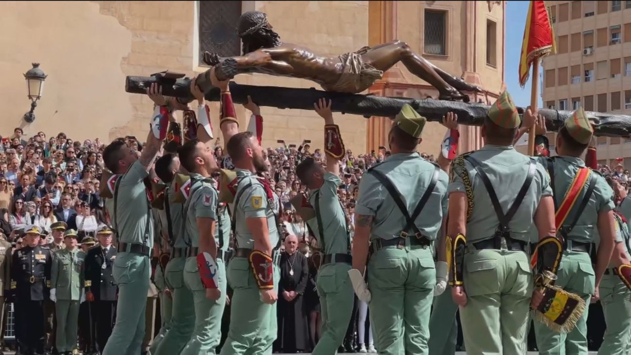 "A 160 pasos por minuto y un sólo corazón", así ha sido el traslado del Cristo de Mena por la Legión