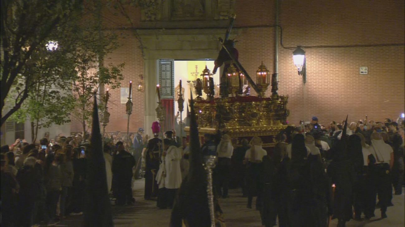 Estación de penitencia de Jesús del Gran Poder en el Convento de las Carboneras