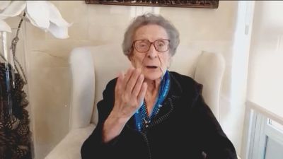 Matilde, una madrileña de 106 años:  "Tengo salero todavía"