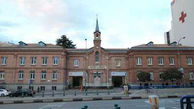 El Hospital  de la Cruz Roja en Madrid emplea una prótesis pionera de hombro