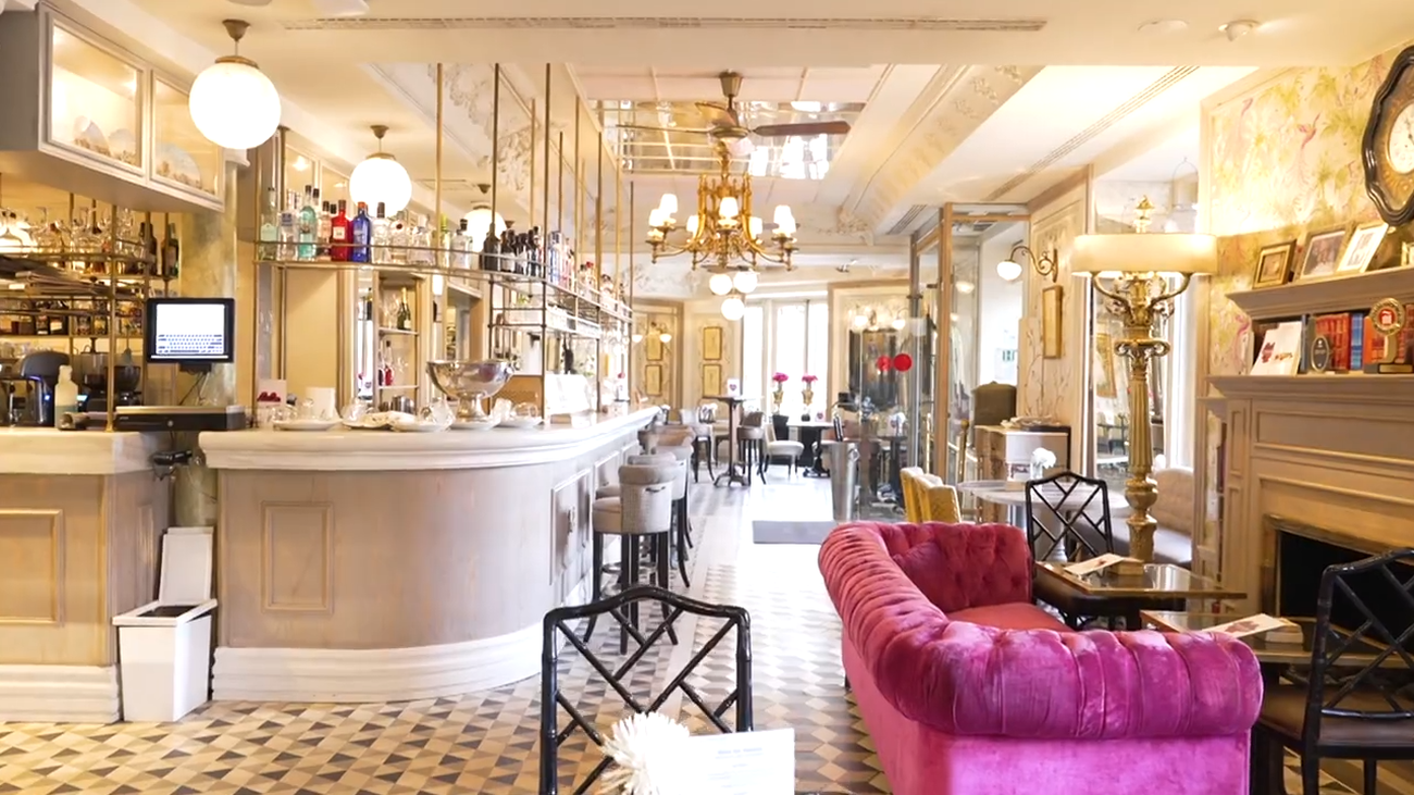 La Otra Agenda disfruta de la experiencia única del Café de Oriente