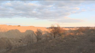 Vivir con un vertedero al lado de casa, la pesadilla de unos vecinos de Mejorada del Campo