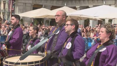 Tamborrada en la Plaza Mayor, último capitulo de la Semana Santa de Madrid