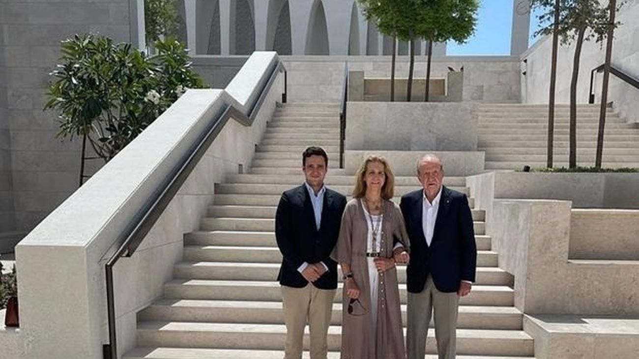 El Rey Juan Carlos, la Infanta Elena y Froilán, juntos en Abu Dabi este Domingo de Resurrección