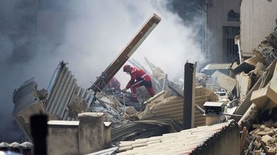 Al menos 2 muertos y 8 desaparecidos en el derrumbe de un edificio en Marsella