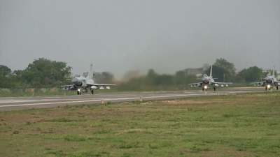 59 aviones y 11 buques militares chinos realizan incursiones en Taiwan