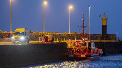 Rescatados 16 migrantes en una patera que trataba de llegar a Lanzarote