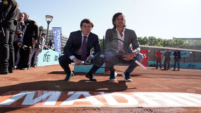 Feliciano López y Almeida inauguran la pista del Mutua Madrid Open en Colón