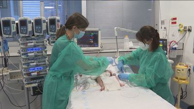 Salvan a una bebé de 3 meses en el 12 de Octubre con una máquina ECMO