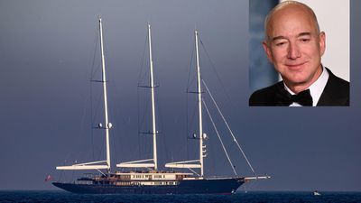 El nuevo velero de Jeff Bezos, fundador de Amazon, recala en la isla de Mallorca