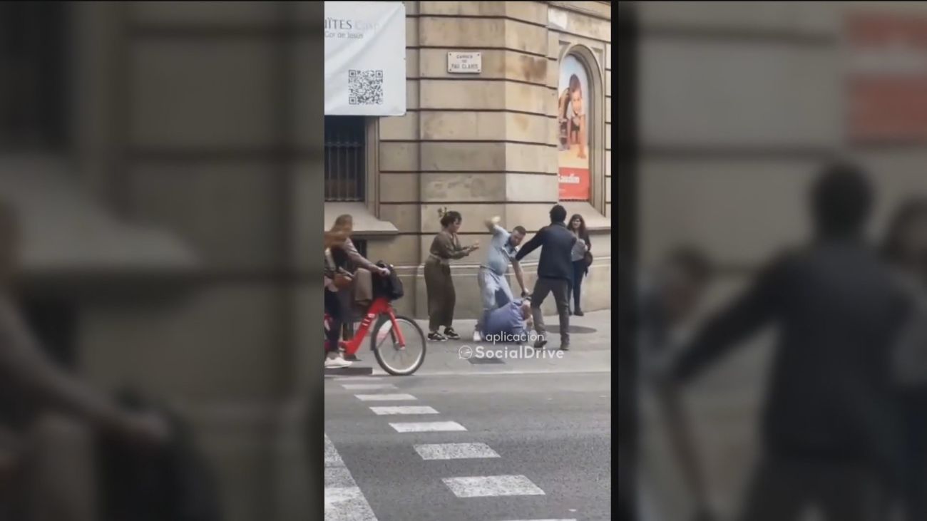 Provoca un atasco y la discusión de tráfico acabó en una brutal paliza