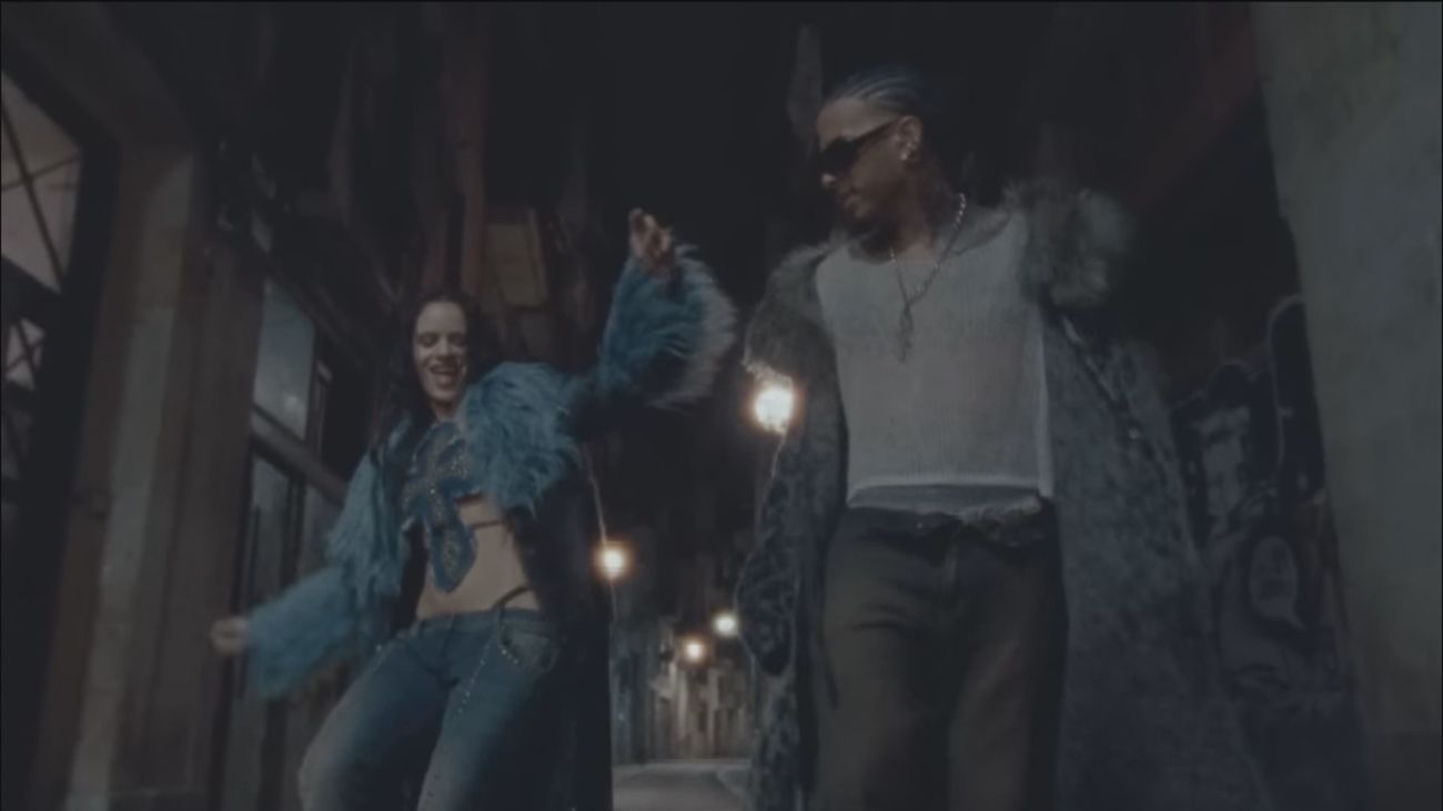 Rosalía y Raw Alejandro enseñan sus colmillos de vampiros en su último videoclip