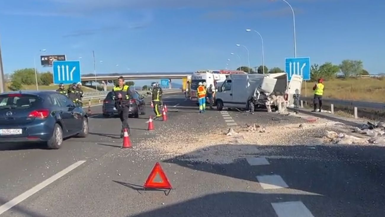 Tres heridos leves al chocar una moto y dos vehículos en la M-40 en Pozuelo de Alarcón