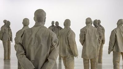 Un fondo fotográfico, reportajes de moda y pinturas del siglo XX, actividades de la agenda cultural este fin de semana