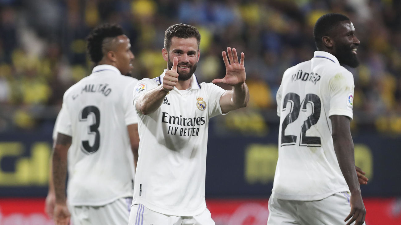 El Real Madrid se impone al Cádiz por 0-2 y defiende su segunda plaza