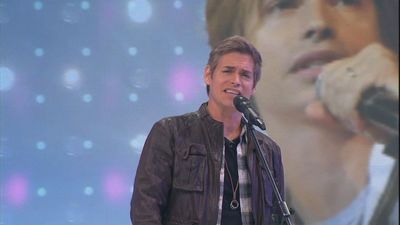 Carlos Baute presenta 'Que canción' en el plató de Juntos