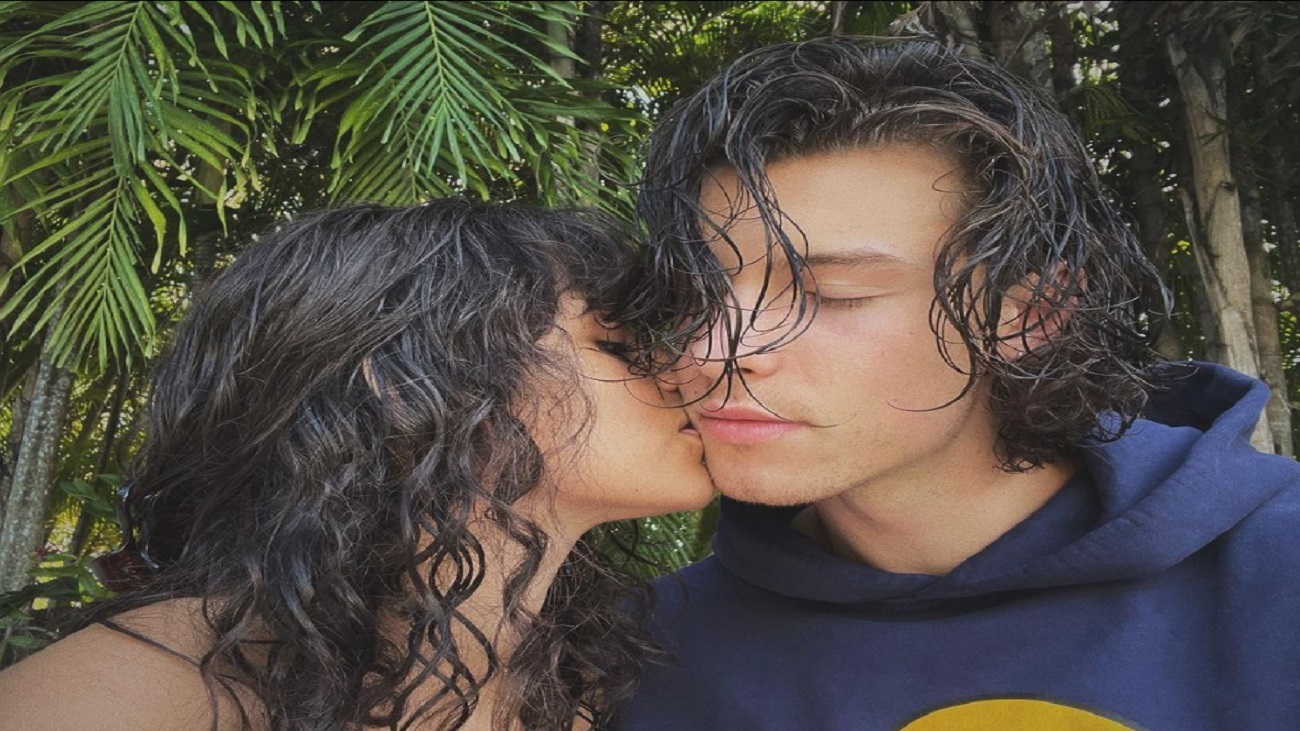 Camila Cabello junto a Shawn Mendes