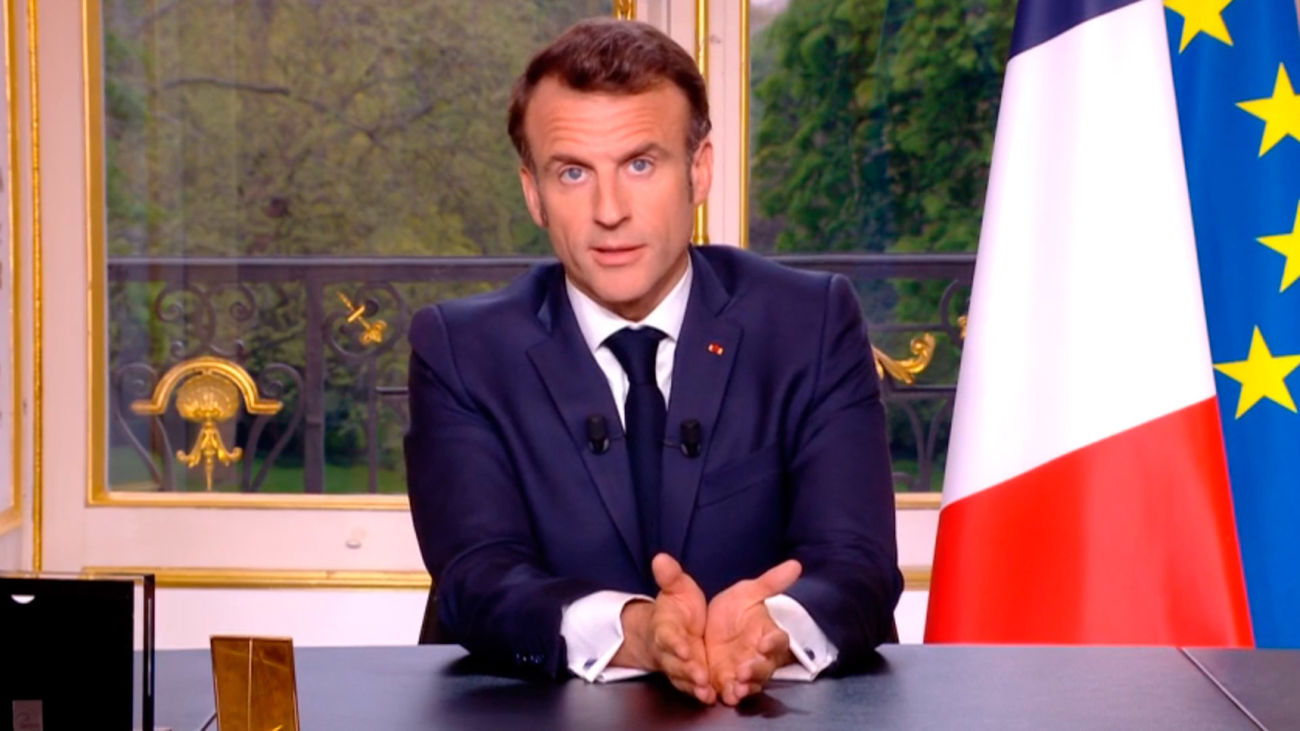 El presidente francés, Emmanuel Macron, se dirige a los franceses en un discurso televisado para defender la necesidad de la reforma de las pensiones.