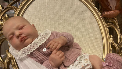 Cientos de muñecos bebés hiperrealistas en la feria Daris Reborn