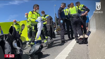 Muere un motorista tras perder el control de su vehículo al incorporarse a la M-30