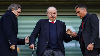 Juan Carlos I acompaña al Real Madrid en la Champions