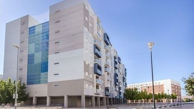 Aumentan las críticas al Gobierno por su Ley de Vivienda y por la movilización de casas del Sareb