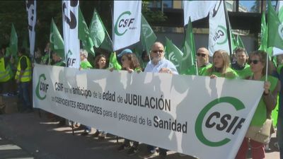 Concentración para pedir al Gobierno que apruebe la jubilación anticipada por coeficientes para los sanitarios
