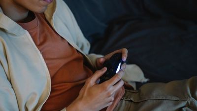 Adolescentes y aislados: la soledad no deseada en tiempos de redes sociales