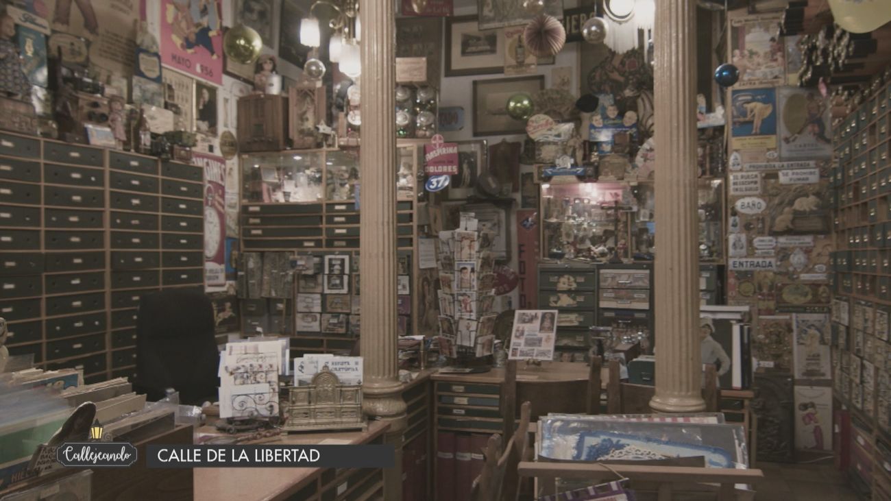 Así es la tienda donde Carlos Areces compra fotos post mortem