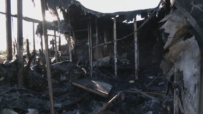 Más de una docena de infraviviendas, afectadas en el incendio de la Cañada Real: "Lo hemos perdido todo"