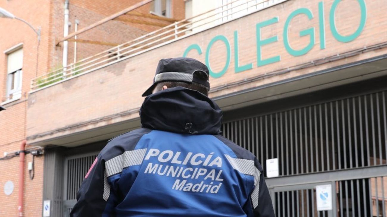 Así es el 'agente tutor', de la Policía de Madrid, el ángel de la guarda que protege a los menores